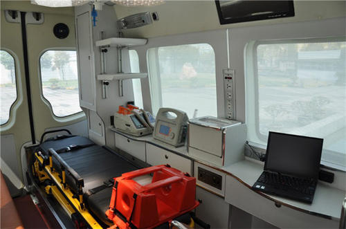 张掖救护车内部